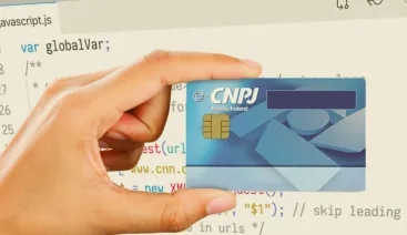 Foto de uma mão segurando um cartão com o texto 'CNPJ Receita Fereral' estampado